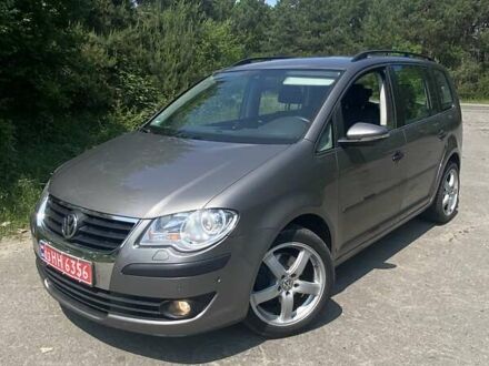 Серый Фольксваген Туран, объемом двигателя 1.6 л и пробегом 211 тыс. км за 9150 $, фото 1 на Automoto.ua