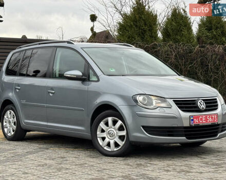 Серый Фольксваген Туран, объемом двигателя 1.6 л и пробегом 189 тыс. км за 7899 $, фото 1 на Automoto.ua