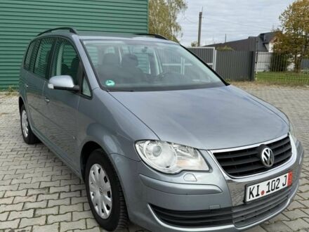 Серый Фольксваген Туран, объемом двигателя 0 л и пробегом 202 тыс. км за 7946 $, фото 1 на Automoto.ua