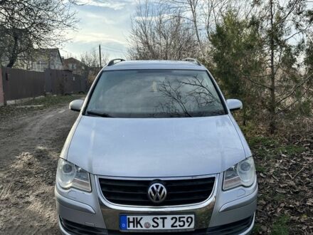 Серый Фольксваген Туран, объемом двигателя 0 л и пробегом 150 тыс. км за 4000 $, фото 1 на Automoto.ua