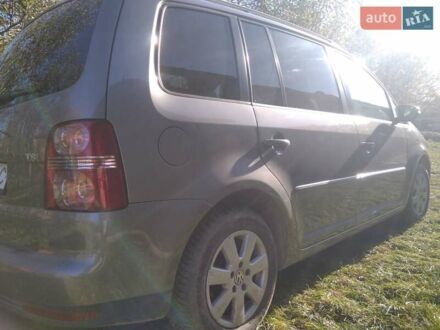 Фольксваген Туран 2009 у Каменце-Подольском на Automoto.ua Сірий Фольксваген Туран, об'ємом двигуна 1.4 л та пробігом 211 тис. км за 6600 $, фото 1 на Automoto.ua