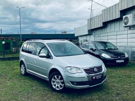 Серый Фольксваген Туран, объемом двигателя 1.9 л и пробегом 200 тыс. км за 8500 $, фото 1 на Automoto.ua