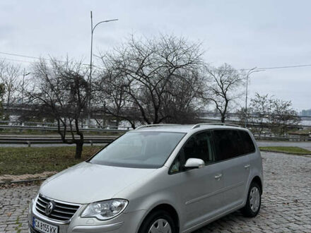 Сірий Фольксваген Туран, об'ємом двигуна 1.39 л та пробігом 182 тис. км за 7950 $, фото 1 на Automoto.ua