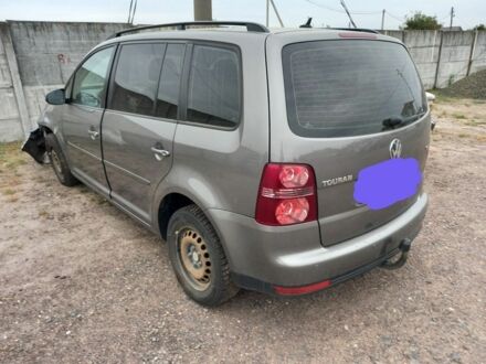 Серый Фольксваген Туран, объемом двигателя 1.4 л и пробегом 186 тыс. км за 2700 $, фото 1 на Automoto.ua