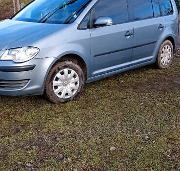 Серый Фольксваген Туран, объемом двигателя 1.6 л и пробегом 251 тыс. км за 6500 $, фото 1 на Automoto.ua