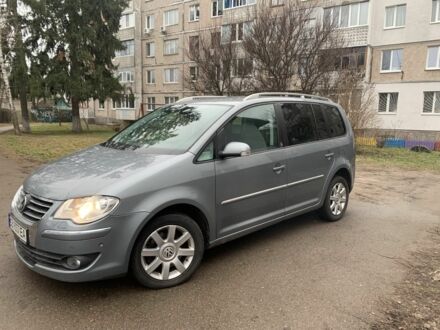 Фольксваген Туран 2009 в Чернигове на Automoto.ua Серый Фольксваген Туран, объемом двигателя 2 л и пробегом 294 тыс. км за 8600 $, фото 1 на Automoto.ua