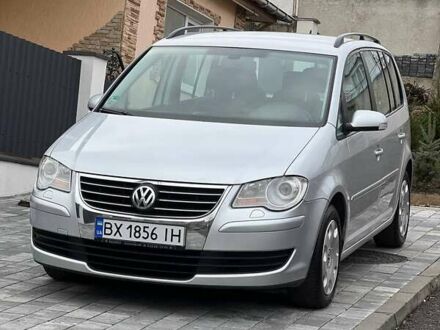 Серый Фольксваген Туран, объемом двигателя 1.6 л и пробегом 198 тыс. км за 8399 $, фото 1 на Automoto.ua