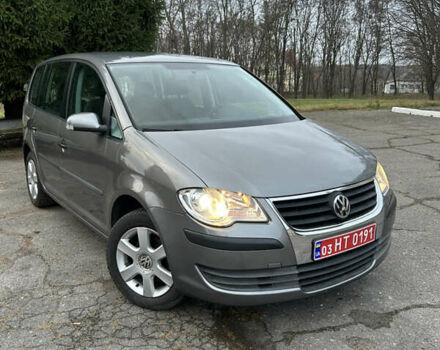 Серый Фольксваген Туран, объемом двигателя 1.6 л и пробегом 225 тыс. км за 8199 $, фото 1 на Automoto.ua
