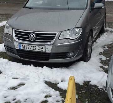 Серый Фольксваген Туран, объемом двигателя 2 л и пробегом 198 тыс. км за 7600 $, фото 1 на Automoto.ua