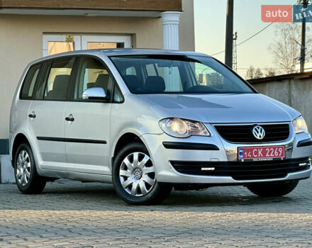 Серый Фольксваген Туран, объемом двигателя 1.6 л и пробегом 191 тыс. км за 7270 $, фото 1 на Automoto.ua