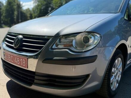 Серый Фольксваген Туран, объемом двигателя 1.9 л и пробегом 235 тыс. км за 9100 $, фото 1 на Automoto.ua