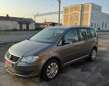 Серый Фольксваген Туран, объемом двигателя 1.6 л и пробегом 191 тыс. км за 7700 $, фото 1 на Automoto.ua