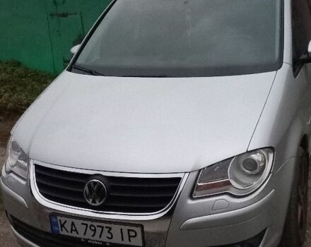 Серый Фольксваген Туран, объемом двигателя 1.4 л и пробегом 300 тыс. км за 7500 $, фото 1 на Automoto.ua