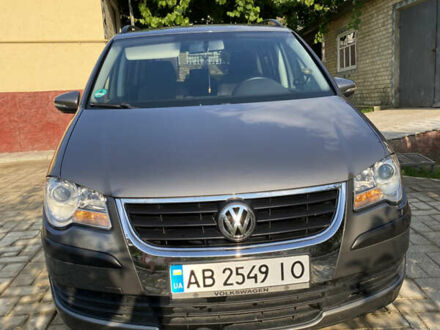 Серый Фольксваген Туран, объемом двигателя 1.6 л и пробегом 201 тыс. км за 8700 $, фото 1 на Automoto.ua