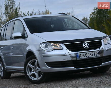 Сірий Фольксваген Туран, об'ємом двигуна 2 л та пробігом 190 тис. км за 9500 $, фото 1 на Automoto.ua