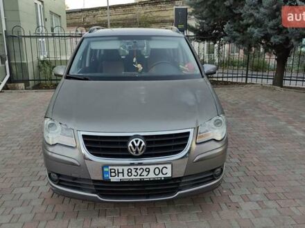 Фольксваген Туран 2009 в Одессе на Automoto.ua Серый Фольксваген Туран, объемом двигателя 1.97 л и пробегом 214 тыс. км за 6500 $, фото 1 на Automoto.ua