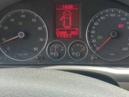 Серый Фольксваген Туран, объемом двигателя 1.4 л и пробегом 3 тыс. км за 6162 $, фото 1 на Automoto.ua