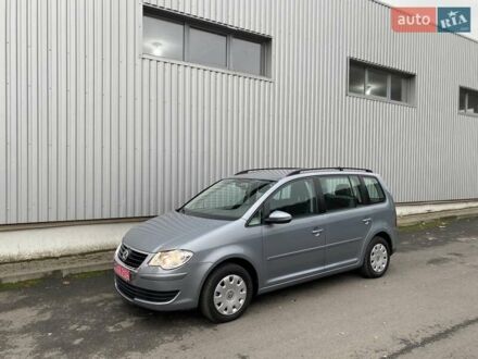 Серый Фольксваген Туран, объемом двигателя 1.4 л и пробегом 220 тыс. км за 7900 $, фото 1 на Automoto.ua