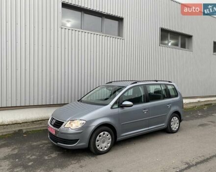Серый Фольксваген Туран, объемом двигателя 1.4 л и пробегом 220 тыс. км за 7900 $, фото 1 на Automoto.ua
