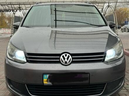 Серый Фольксваген Туран, объемом двигателя 1.6 л и пробегом 259 тыс. км за 9800 $, фото 1 на Automoto.ua