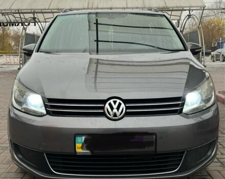 Серый Фольксваген Туран, объемом двигателя 1.6 л и пробегом 259 тыс. км за 9800 $, фото 1 на Automoto.ua