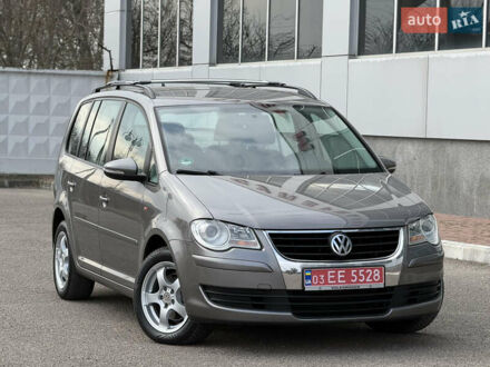 Фольксваген Туран 2010 в Белой Церкве на Automoto.ua Серый Фольксваген Туран, объемом двигателя 0 л и пробегом 211 тыс. км за 7900 $, фото 1 на Automoto.ua