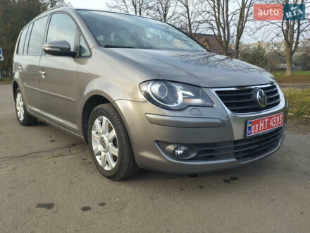 Серый Фольксваген Туран, объемом двигателя 1.6 л и пробегом 200 тыс. км за 9200 $, фото 1 на Automoto.ua