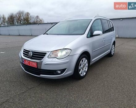 Серый Фольксваген Туран, объемом двигателя 1.4 л и пробегом 195 тыс. км за 7800 $, фото 1 на Automoto.ua