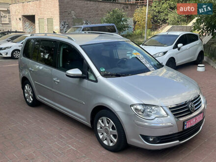Серый Фольксваген Туран, объемом двигателя 1.4 л и пробегом 179 тыс. км за 8500 $, фото 1 на Automoto.ua