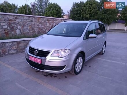 Фольксваген Туран 2010 в Сокинянах на Automoto.ua Серый Фольксваген Туран, объемом двигателя 2 л и пробегом 238 тыс. км за 9200 $, фото 1 на Automoto.ua