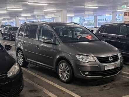 Серый Фольксваген Туран, объемом двигателя 1.4 л и пробегом 216 тыс. км за 4300 $, фото 1 на Automoto.ua