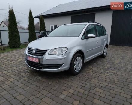 Серый Фольксваген Туран, объемом двигателя 1.4 л и пробегом 270 тыс. км за 6500 $, фото 1 на Automoto.ua