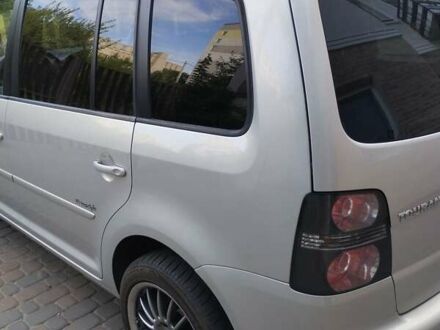 Серый Фольксваген Туран, объемом двигателя 1.97 л и пробегом 185 тыс. км за 9200 $, фото 1 на Automoto.ua