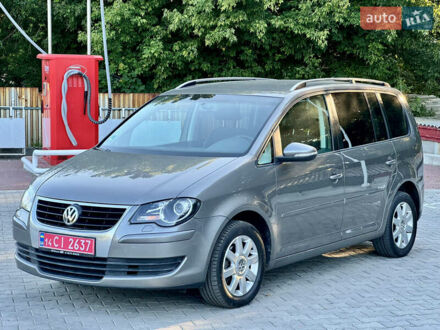Фольксваген Туран 2010 в Виннице на Automoto.ua Серый Фольксваген Туран, объемом двигателя 1.6 л и пробегом 176 тыс. км за 9850 $, фото 1 на Automoto.ua