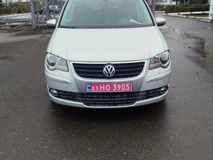 Сірий Фольксваген Туран, об'ємом двигуна 1.6 л та пробігом 250 тис. км за 8600 $, фото 1 на Automoto.ua