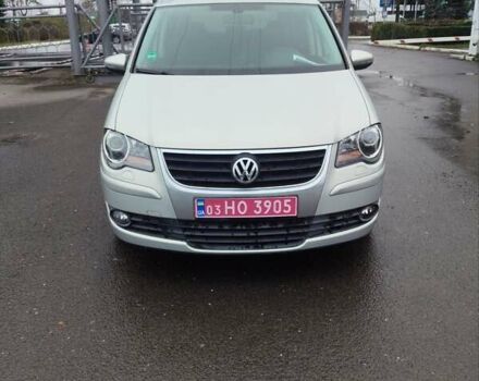 Серый Фольксваген Туран, объемом двигателя 1.6 л и пробегом 250 тыс. км за 8600 $, фото 1 на Automoto.ua