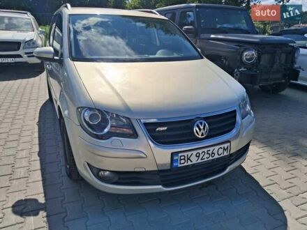 Фольксваген Туран 2010 в Хмельницком на Automoto.ua Серый Фольксваген Туран, объемом двигателя 1.97 л и пробегом 363 тыс. км за 7950 $, фото 1 на Automoto.ua