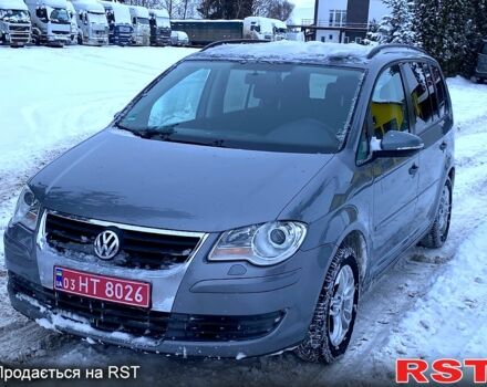 Серый Фольксваген Туран, объемом двигателя 1.4 л и пробегом 179 тыс. км за 7400 $, фото 1 на Automoto.ua