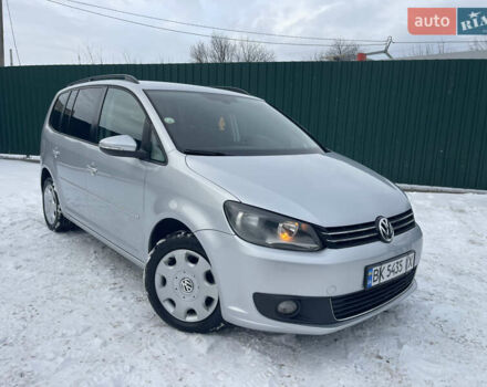 Серый Фольксваген Туран, объемом двигателя 1.6 л и пробегом 292 тыс. км за 8700 $, фото 1 на Automoto.ua