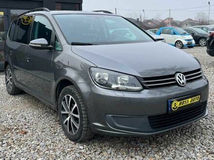 Серый Фольксваген Туран, объемом двигателя 1.6 л и пробегом 244 тыс. км за 9999 $, фото 1 на Automoto.ua