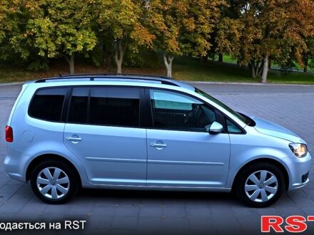 Фольксваген Туран 2011 у Кременчуге на Automoto.ua Сірий Фольксваген Туран, об'ємом двигуна 1.4 л та пробігом 218 тис. км за 9555 $, фото 1 на Automoto.ua