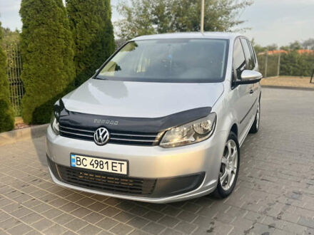 Серый Фольксваген Туран, объемом двигателя 1.6 л и пробегом 262 тыс. км за 8800 $, фото 1 на Automoto.ua