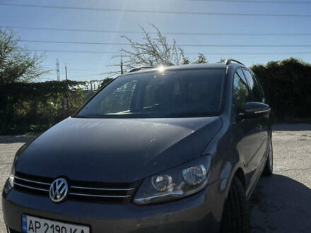 Фольксваген Туран 2011 в Запорожье на Automoto.ua Серый Фольксваген Туран, объемом двигателя 1.6 л и пробегом 301 тыс. км за 9000 $, фото 1 на Automoto.ua