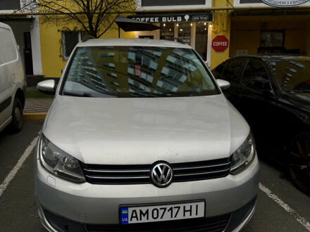 Серый Фольксваген Туран, объемом двигателя 1.39 л и пробегом 227 тыс. км за 10500 $, фото 1 на Automoto.ua