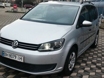 Серый Фольксваген Туран, объемом двигателя 1.6 л и пробегом 250 тыс. км за 9500 $, фото 1 на Automoto.ua