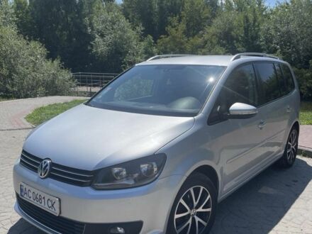 Серый Фольксваген Туран, объемом двигателя 1.6 л и пробегом 260 тыс. км за 11000 $, фото 1 на Automoto.ua