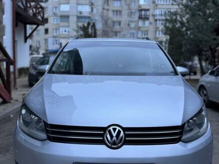 Серый Фольксваген Туран, объемом двигателя 1.97 л и пробегом 304 тыс. км за 9750 $, фото 1 на Automoto.ua