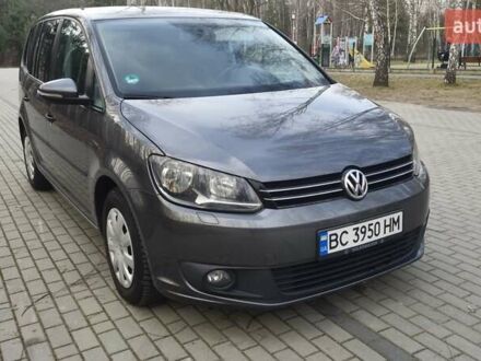 Серый Фольксваген Туран, объемом двигателя 1.6 л и пробегом 300 тыс. км за 10500 $, фото 1 на Automoto.ua