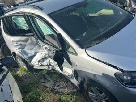 Фольксваген Туран 2013 у Фастове на Automoto.ua Сірий Фольксваген Туран, об'ємом двигуна 1.6 л та пробігом 145 тис. км за 3700 $, фото 1 на Automoto.ua