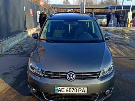 Фольксваген Туран 2013 у Києві на Automoto.ua Сірий Фольксваген Туран, об'ємом двигуна 2 л та пробігом 218 тис. км за 11700 $, фото 1 на Automoto.ua